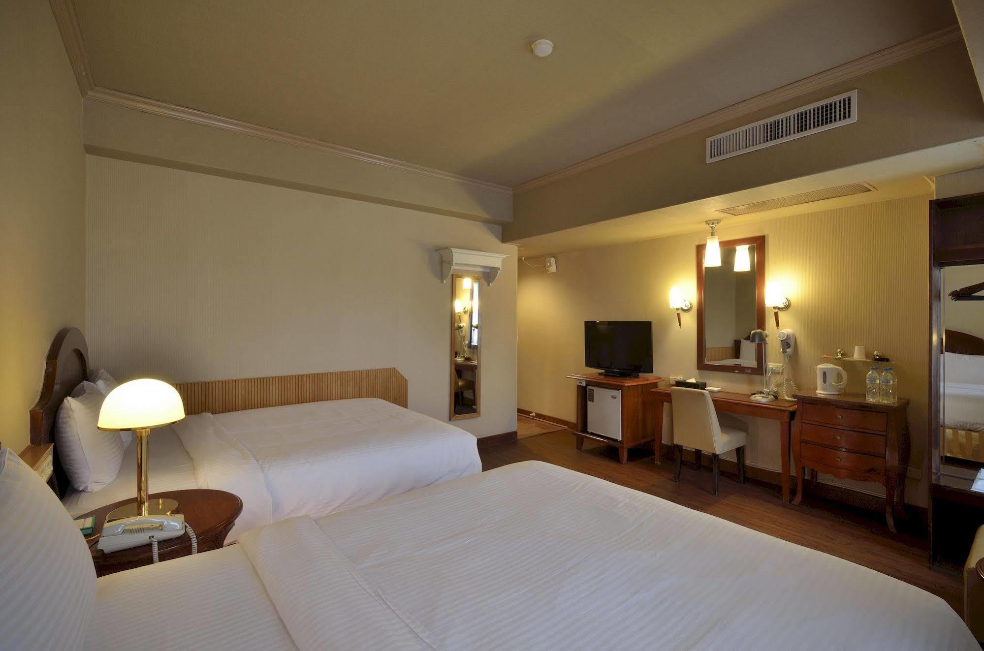 Goodness Hotel Гаосюн Экстерьер фото