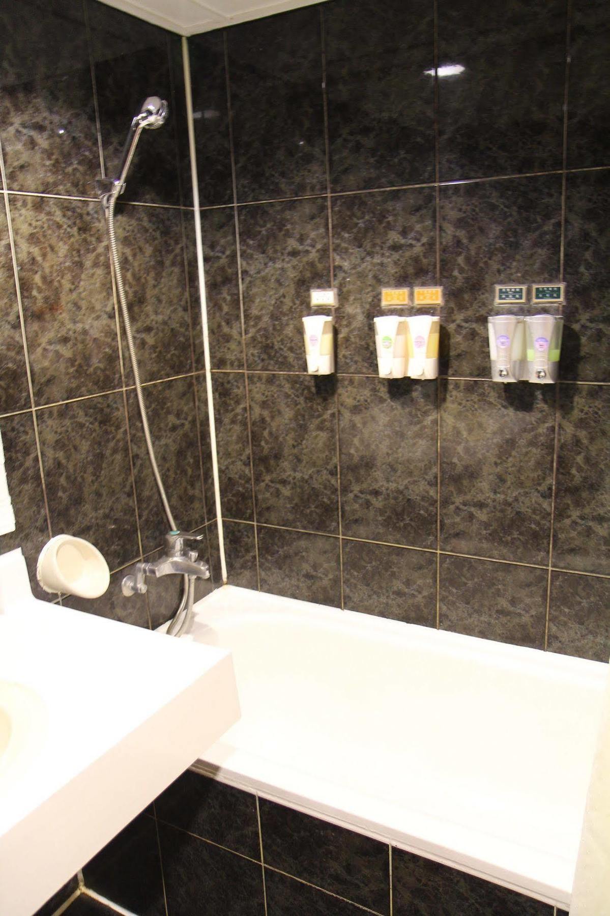 Goodness Hotel Гаосюн Экстерьер фото